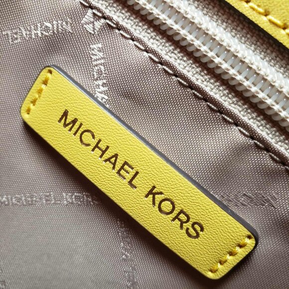 💛NEW Michael Kors SHEILA Small CZ Quilted Vegan Satchel Crossbody Handbag Purse - Picture 11 of 16